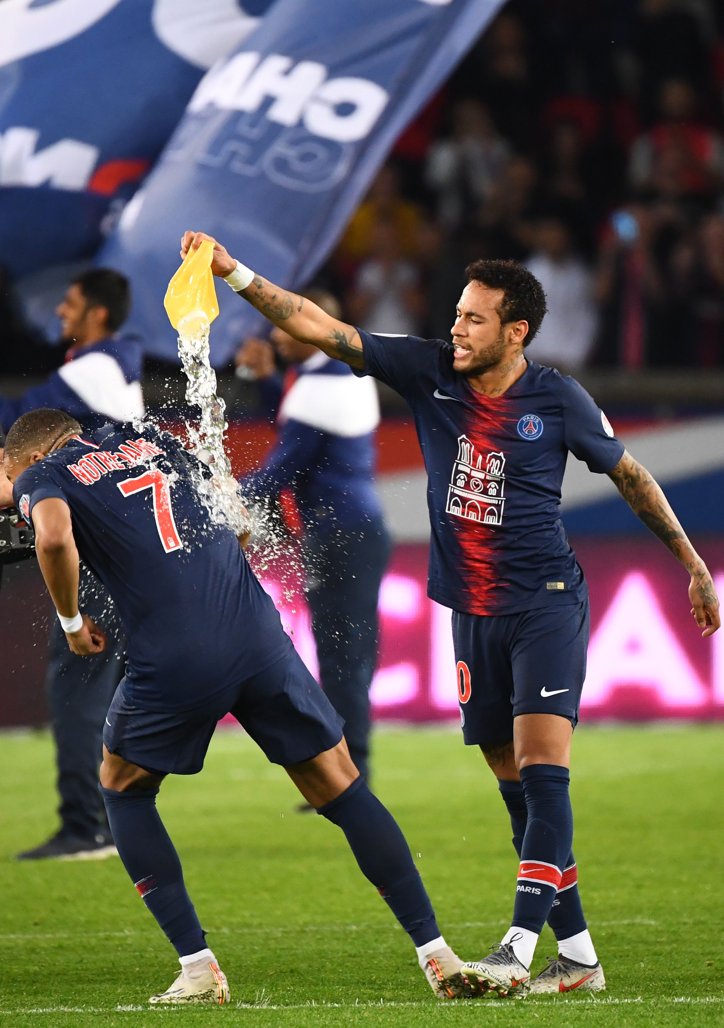 每体：巴萨对梅西重返诺坎普不知情，不清楚他是如何进入的（每体：巴萨并不知晓梅西重返诺坎普，其入场方式成谜）