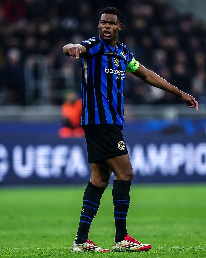 辽宁铁人祝贺重庆铜梁龙冲超：敢打敢拼，晋级中超实至名归（辽宁铁人恭贺重庆铜梁龙冲超：顽强拼搏，晋级中超实至名归）