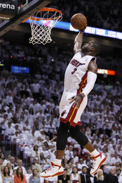 他又是最后一攻的英雄（他又一次成为决胜时刻的英雄）