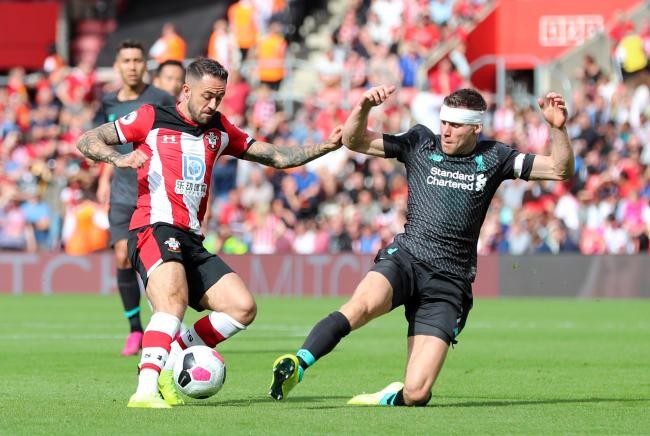 明知阿隆索镇不住巨星，皇马当初为啥还要请他？（既知阿隆索压不住大牌，皇马当时为何仍聘用他？）