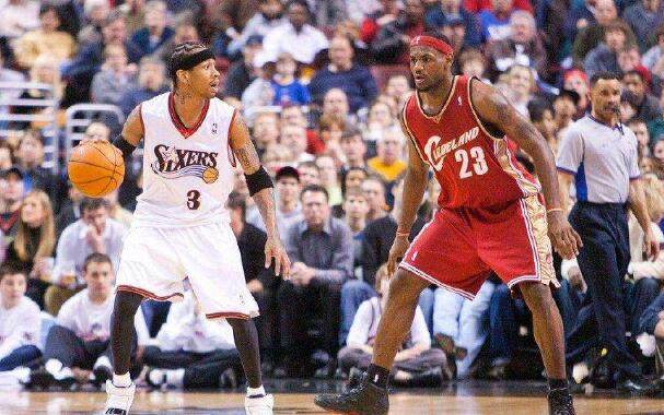 现场观看梅西杯，梅西与苏亚雷斯儿子本哈明一同观战（梅西携苏亚雷斯之子本哈明现身梅西杯看台）