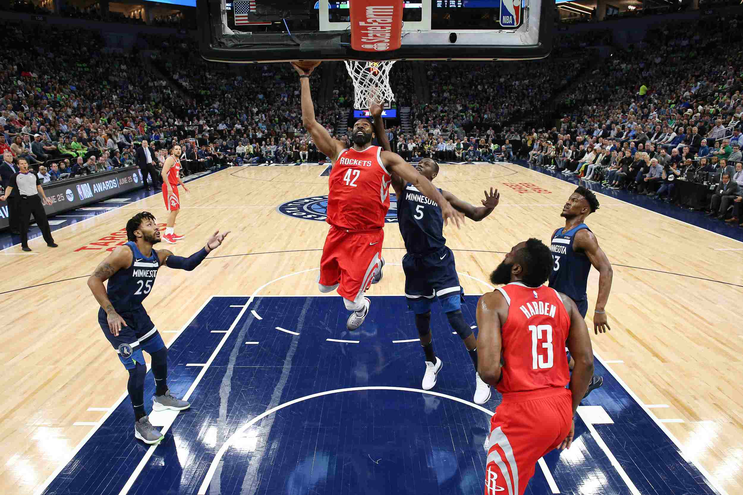 卡尔：我从凯恩、基米希等队友身上学到很多东西（卡尔：向凯恩、基米希等队友学到了许多）