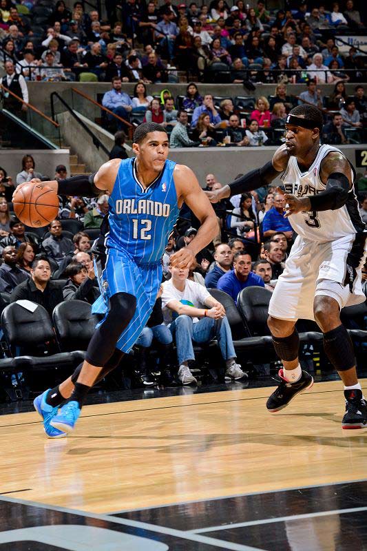 库尔图瓦昨夜对利物浦扑救8次，欧冠生涯仅次于22年决赛的9次（对阵利物浦，库尔图瓦昨夜贡献8次扑救，欧冠生涯仅次于2022决赛的9次）